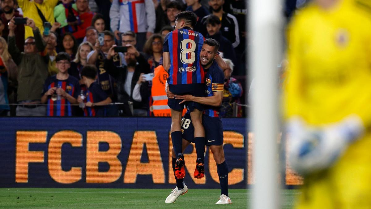 Ku Barcelona ăn mừng chiến thắng muộn trên sân nhà trước Osasuna